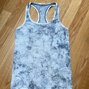 Lululemon swiftly tank size 4, Multi Dye pattern